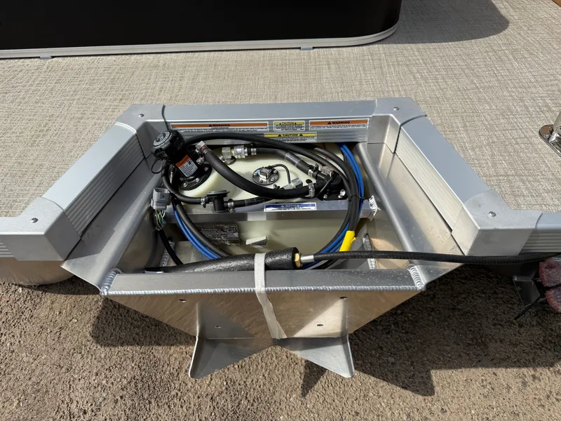 Slide: The Image of Tahoe LTZ 2385 VRB Swingback (VRB) & Honda 4-Stroke EFI 2025 - 40