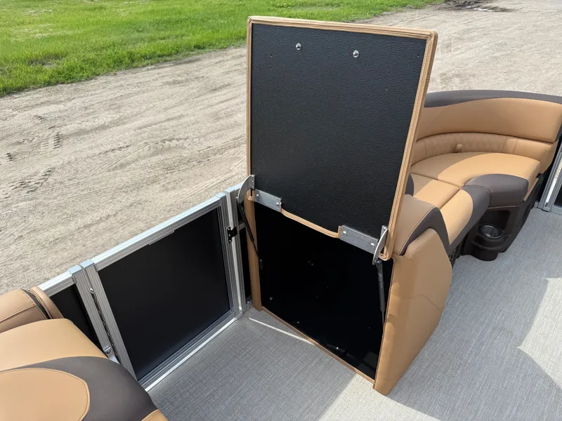 Slide: The Image of Tahoe LTZ 2385 Swingback (VRB) & Honda 4-Stroke EFI 2025 - 26