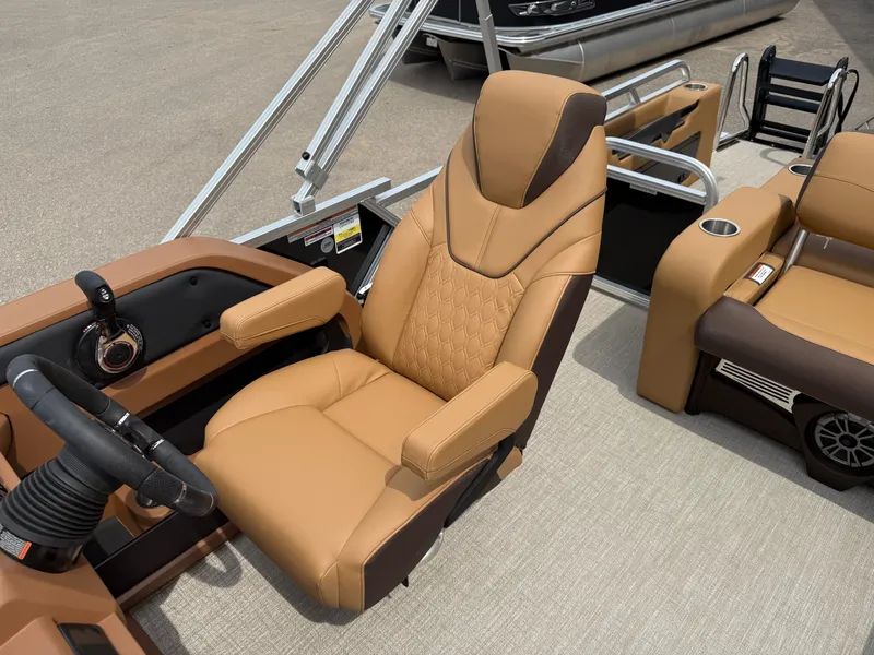 Slide: The Image of Tahoe LTZ 2385 Swingback (VRB) & Honda 4-Stroke EFI 2025 - 10