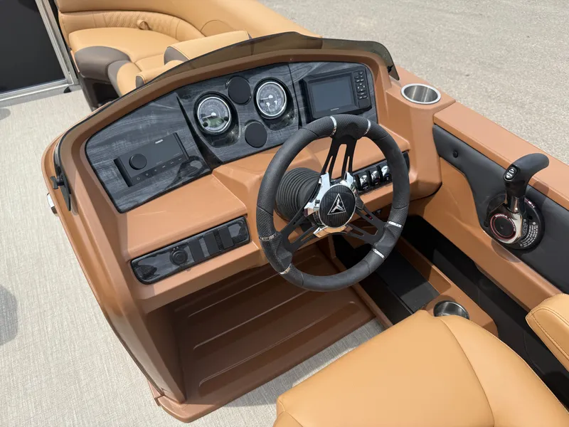 Slide: The Image of Tahoe LTZ 2385 Swingback (VRB) & Honda 4-Stroke EFI 2025 - 11