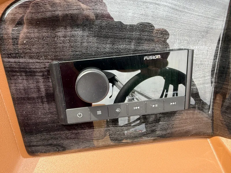 Slide: The Image of Tahoe LTZ 2385 Swingback (VRB) & Honda 4-Stroke EFI 2025 - 12