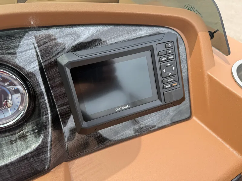 Slide: The Image of Tahoe LTZ 2385 Swingback (VRB) & Honda 4-Stroke EFI 2025 - 14