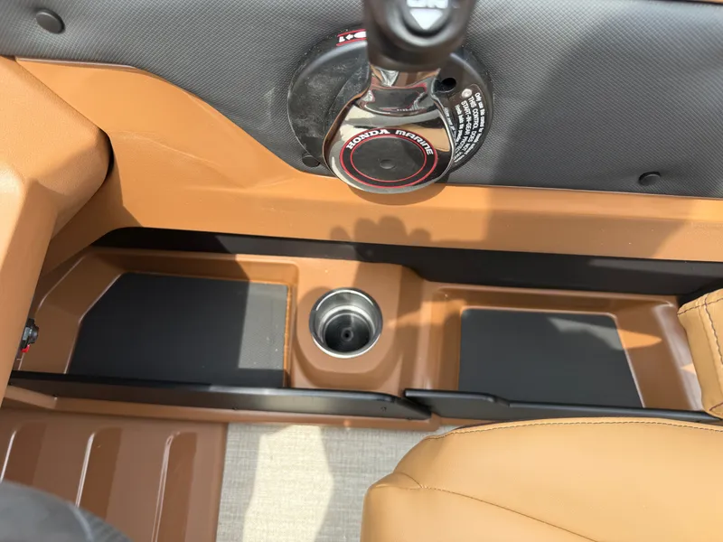 Slide: The Image of Tahoe LTZ 2385 Swingback (VRB) & Honda 4-Stroke EFI 2025 - 15