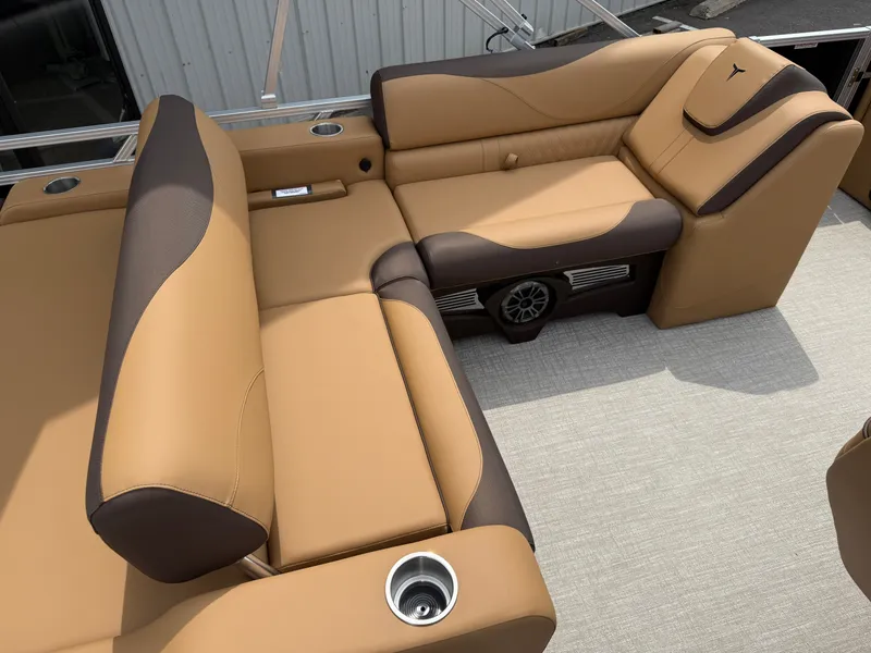 Slide: The Image of Tahoe LTZ 2385 Swingback (VRB) & Honda 4-Stroke EFI 2025 - 17