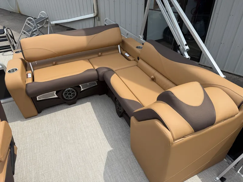 Slide: The Image of Tahoe LTZ 2385 Swingback (VRB) & Honda 4-Stroke EFI 2025 - 18