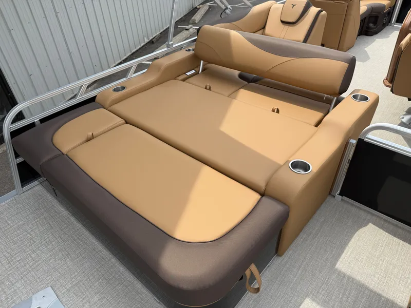 Slide: The Image of Tahoe LTZ 2385 Swingback (VRB) & Honda 4-Stroke EFI 2025 - 19