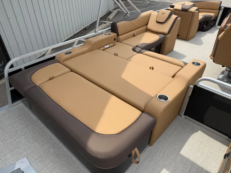 Slide: The Image of Tahoe LTZ 2385 Swingback (VRB) & Honda 4-Stroke EFI 2025 - 21