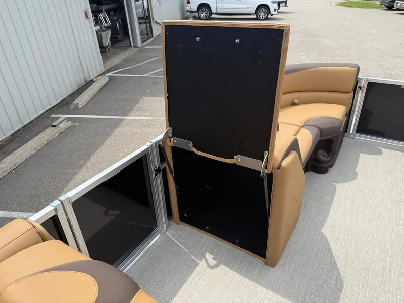 Slide: The Image of Tahoe LTZ 2385 Swingback (VRB) & Honda 4-Stroke EFI 2025 - 27