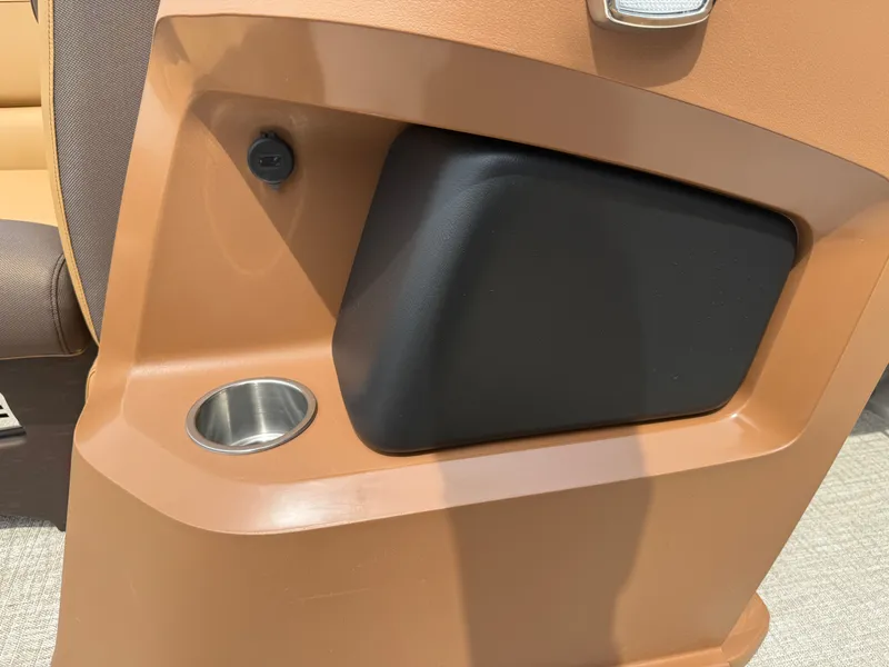 Slide: The Image of Tahoe LTZ 2385 Swingback (VRB) & Honda 4-Stroke EFI 2025 - 28