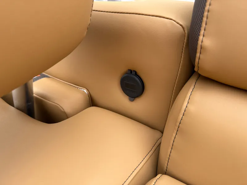 Slide: The Image of Tahoe LTZ 2385 Swingback (VRB) & Honda 4-Stroke EFI 2025 - 29