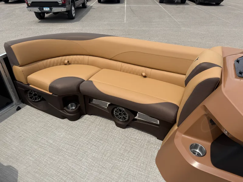 Slide: The Image of Tahoe LTZ 2385 Swingback (VRB) & Honda 4-Stroke EFI 2025 - 31