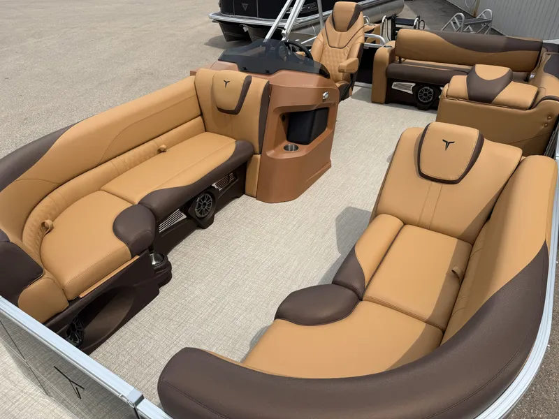 Slide: The Image of Tahoe LTZ 2385 Swingback (VRB) & Honda 4-Stroke EFI 2025 - 32