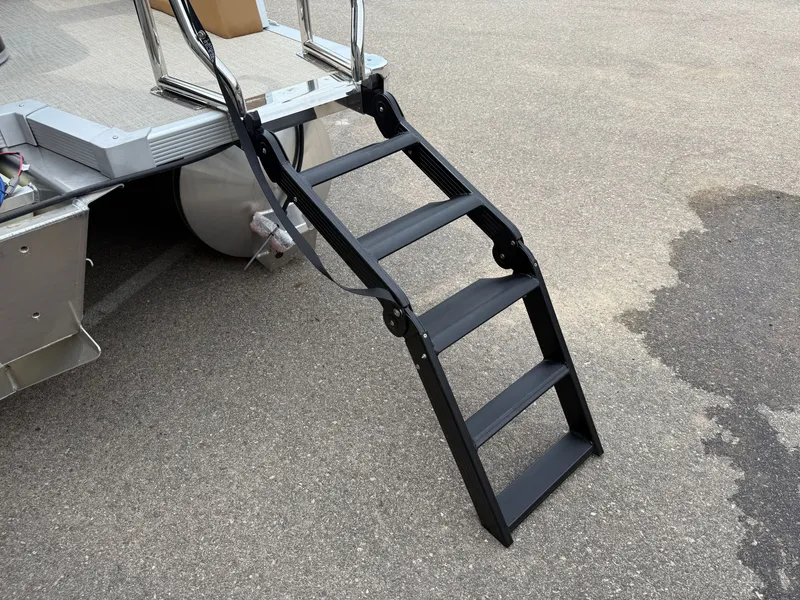 Slide: The Image of Tahoe LTZ 2385 Swingback (VRB) & Honda 4-Stroke EFI 2025 - 45