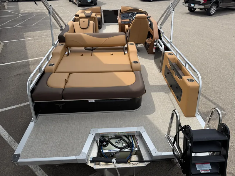 Slide: The Image of Tahoe LTZ 2385 Swingback (VRB) & Honda 4-Stroke EFI 2025 - 5