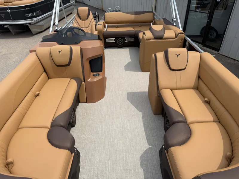 Slide: The Image of Tahoe LTZ 2385 Swingback (VRB) & Honda 4-Stroke EFI 2025 - 6