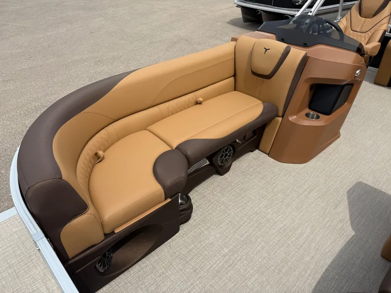 Slide: The Image of Tahoe LTZ 2385 Swingback (VRB) & Honda 4-Stroke EFI 2025 - 7