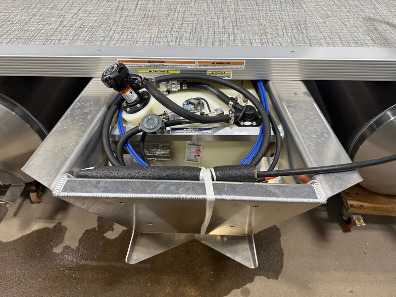 Slide: The Image of Fuel system of 2025 Tahoe Sport 2385 Swingback with Honda 4-Stroke EFI engine. - 38