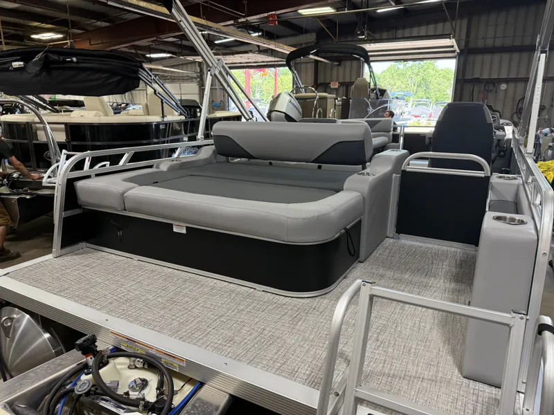 Slide: The Image of 2025 Tahoe Sport 2385 Swingback VRB with Honda 4-Stroke EFI in showroom. - 40