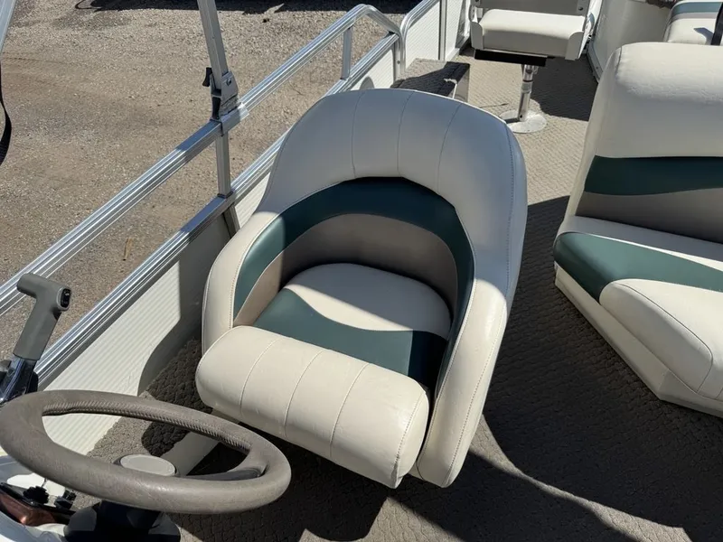 Slide: The Image of Lowe Suncruiser Trinidad 204 2005 - 21