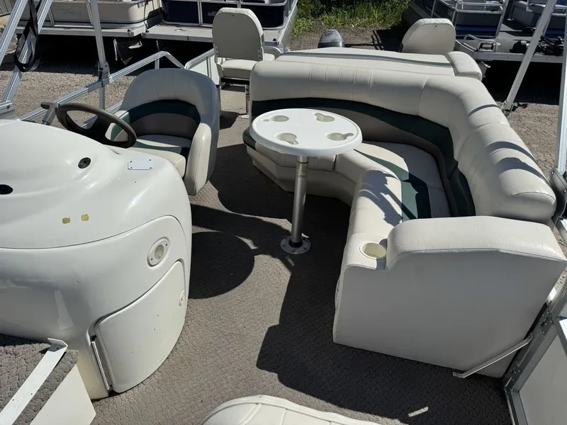 Slide: The Image of Lowe Suncruiser Trinidad 204 2005 - 4