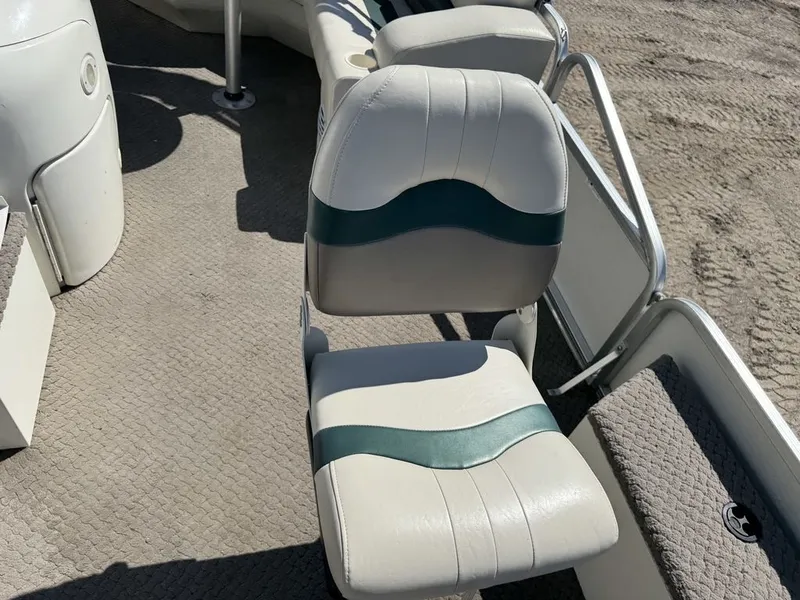 Slide: The Image of Lowe Suncruiser Trinidad 204 2005 - 9