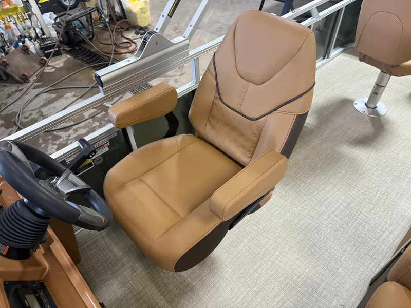 Slide: The Image of Tahoe Sport 2385 Rear Fish & Honda 4-Stroke EFI 2026 - 11