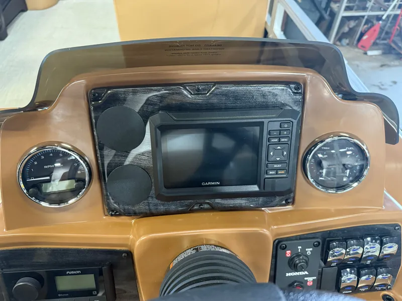 Slide: The Image of Tahoe Sport 2385 Rear Fish & Honda 4-Stroke EFI 2026 - 14