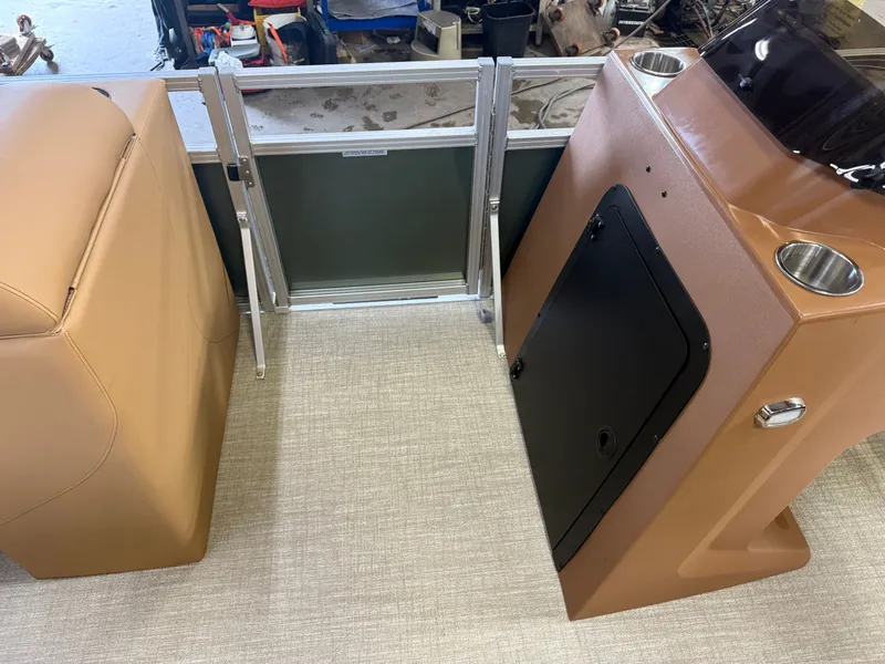 Slide: The Image of Tahoe Sport 2385 Rear Fish & Honda 4-Stroke EFI 2026 - 28