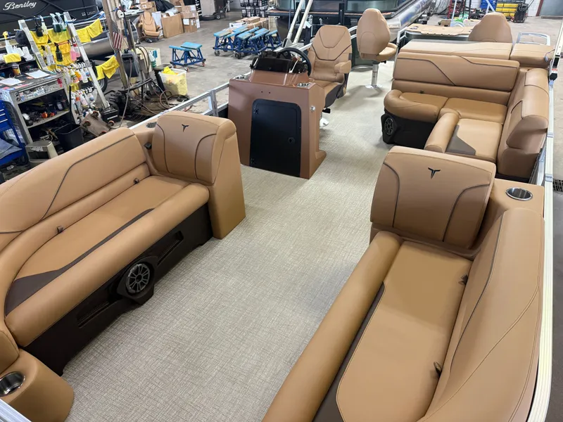 Slide: The Image of Tahoe Sport 2385 Rear Fish & Honda 4-Stroke EFI 2026 - 33