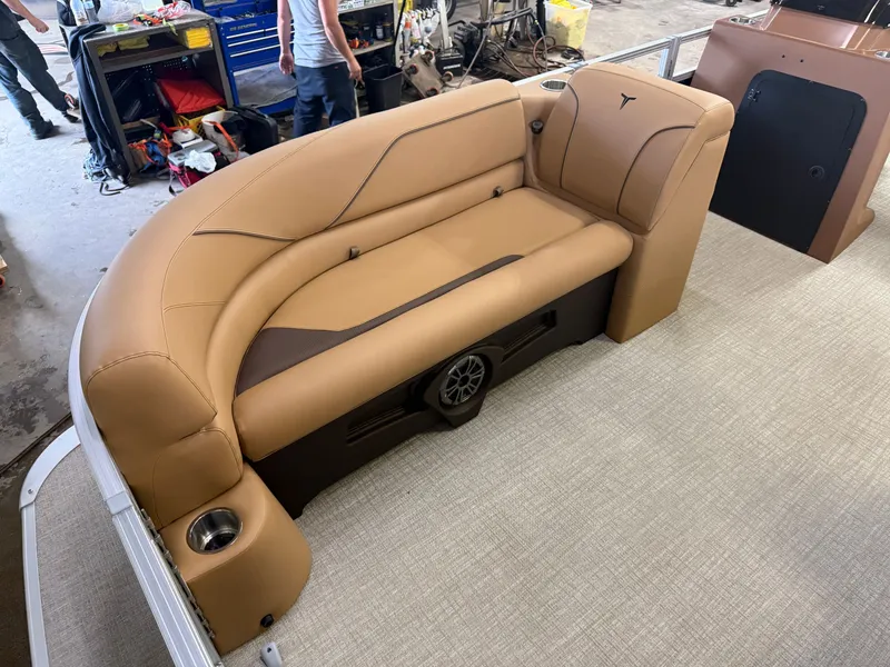 Slide: The Image of Tahoe Sport 2385 Rear Fish & Honda 4-Stroke EFI 2026 - 7