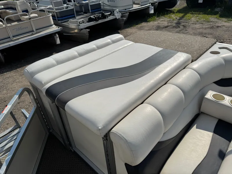 Slide: The Image of Misty Harbor 2285 GM Pontoon 2005 - 8