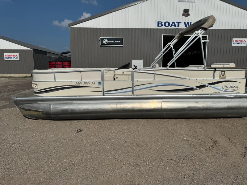 Slide: The Image of Misty Harbor 2285 GM Pontoon $12,995 2005 - 32