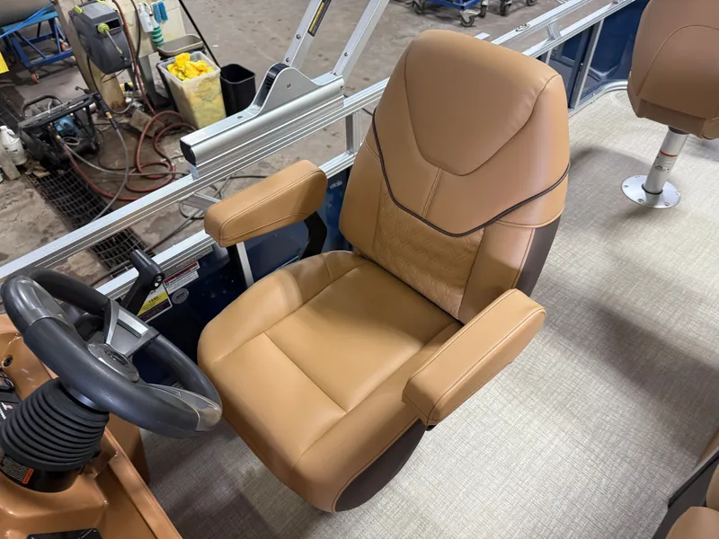 Slide: The Image of Tahoe Sport 2385 Rear Fish & Honda 4-Stroke EFI 2026 - 11