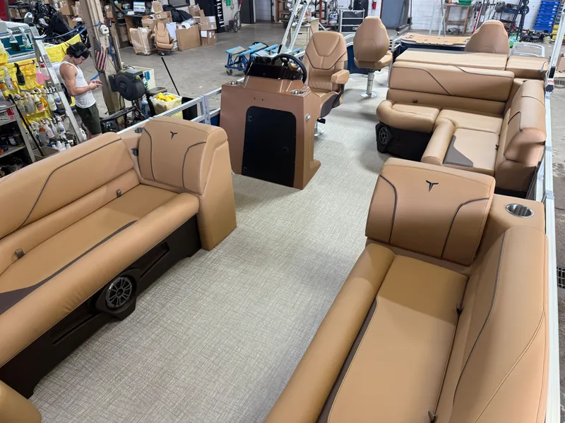 Slide: The Image of Tahoe Sport 2385 Rear Fish & Honda 4-Stroke EFI 2026 - 33