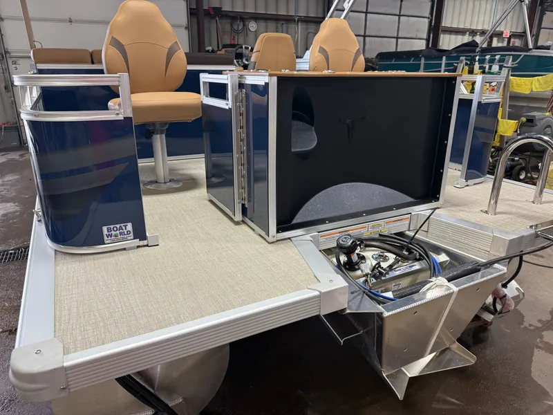 Slide: The Image of Tahoe Sport 2385 Rear Fish & Honda 4-Stroke EFI 2026 - 39