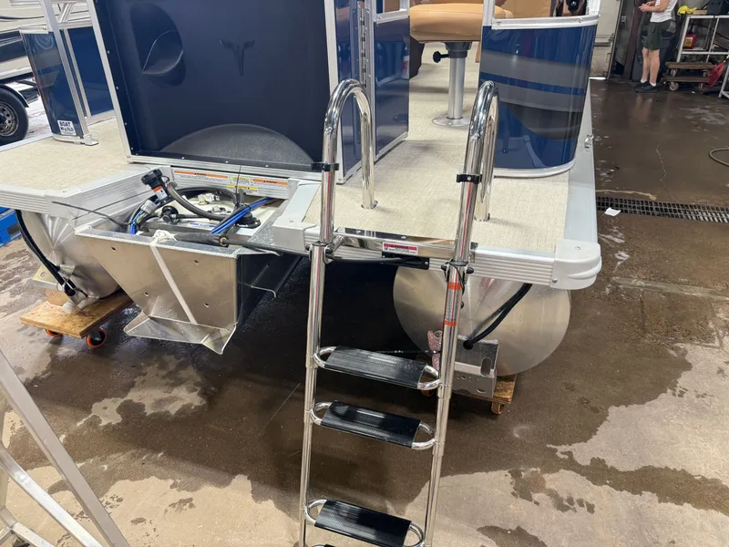 Slide: The Image of Tahoe Sport 2385 Rear Fish & Honda 4-Stroke EFI 2026 - 41