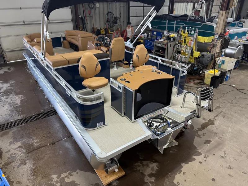 Slide: The Image of Tahoe Sport 2385 Rear Fish & Honda 4-Stroke EFI 2026 - 45