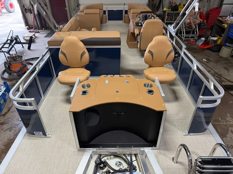 Slide: The Image of Tahoe Sport 2385 Rear Fish & Honda 4-Stroke EFI 2026 - 5