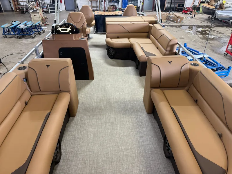 Slide: The Image of Tahoe Sport 2385 Rear Fish & Honda 4-Stroke EFI 2026 - 6