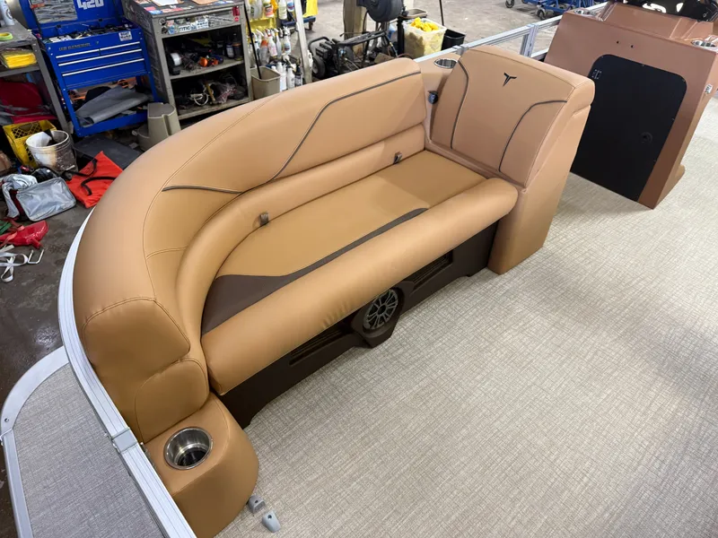 Slide: The Image of Tahoe Sport 2385 Rear Fish & Honda 4-Stroke EFI 2026 - 7