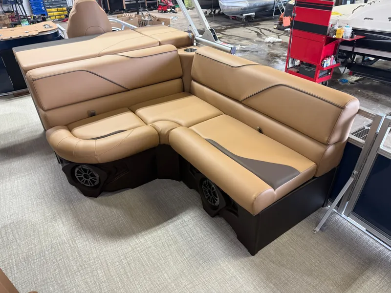 Slide: The Image of Tahoe Sport 2385 Rear Fish & Honda 4-Stroke EFI 2026 - 9