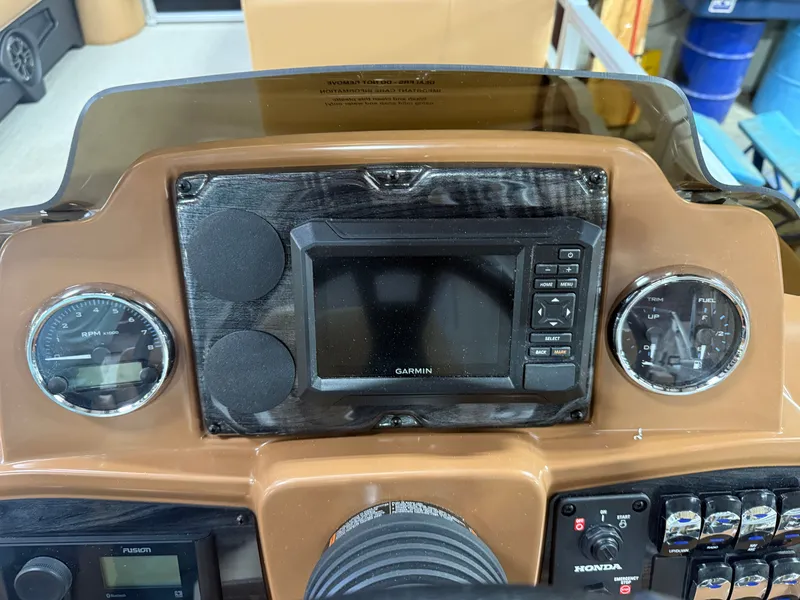 Slide: The Image of Tahoe Sport 2385 Rear Fish & Honda 4-Stroke EFI 2026 - 14