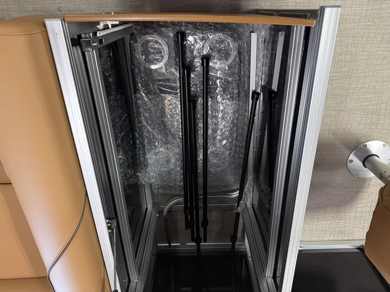 Slide: The Image of Tahoe Sport Rear Fish 2385 & 4-Stroke $33995 2026 - 17