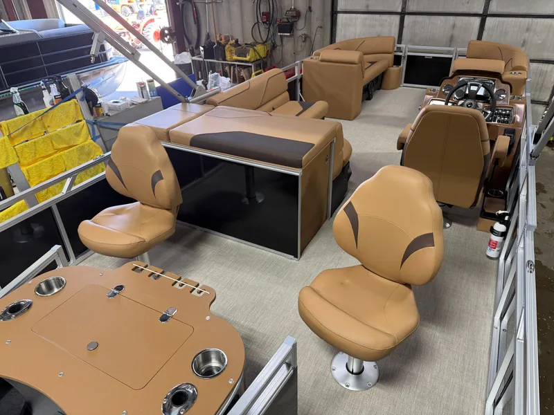 Slide: The Image of Tahoe Sport Rear Fish 2385 & 4-Stroke $33995 2026 - 22