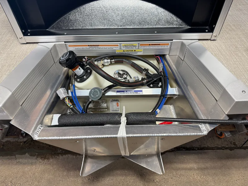 Slide: The Image of Tahoe Sport Rear Fish 2385 & 4-Stroke $33995 2026 - 34