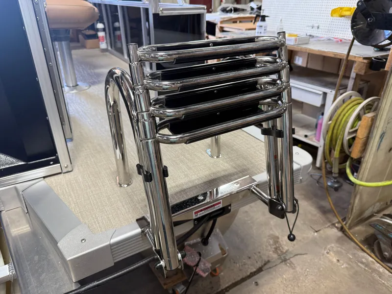 Slide: The Image of Tahoe Sport Rear Fish 2385 & 4-Stroke $33995 2026 - 35