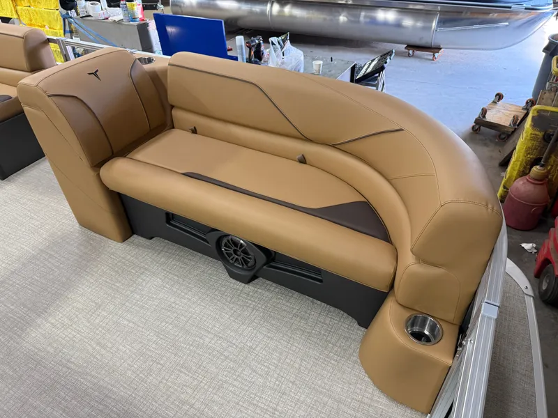 Slide: The Image of Tahoe Sport Rear Fish 2385 & 4-Stroke $33995 2026 - 8