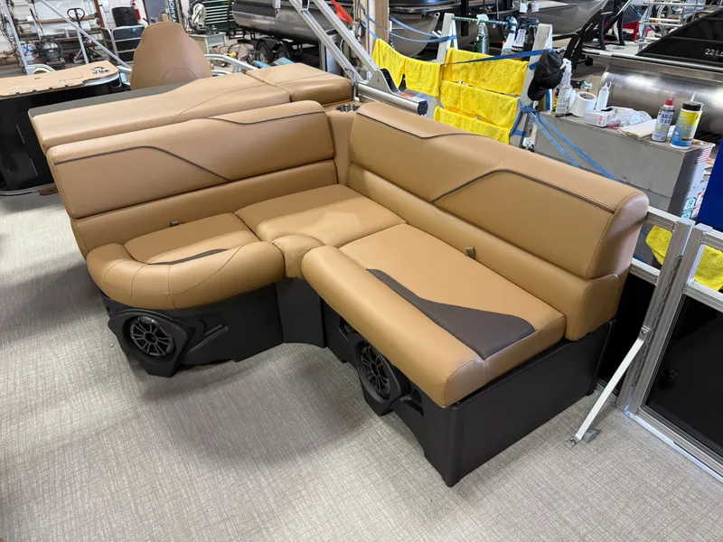 Slide: The Image of Tahoe Sport Rear Fish 2385 & 4-Stroke $33995 2026 - 9