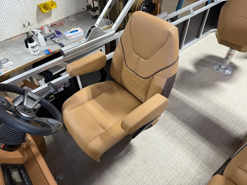 Slide: The Image of Tahoe Sport 2385 Rear Fish & Honda 4-Stroke EFI 2026 - 11