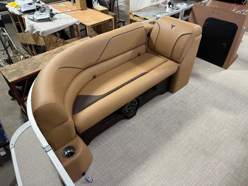 Slide: The Image of Tahoe Sport 2385 Rear Fish & Honda 4-Stroke EFI 2026 - 7